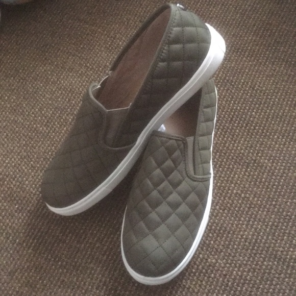 Sneaker - Picture 3 of 3